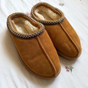 Cozy Shearling-Lined Slip-On Slippers in Chestnut